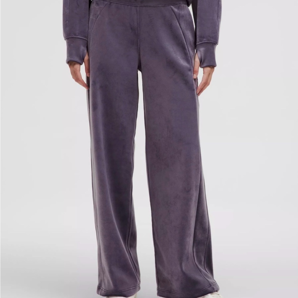 Lululemon Athletica Women's Purple Velvet Joggers